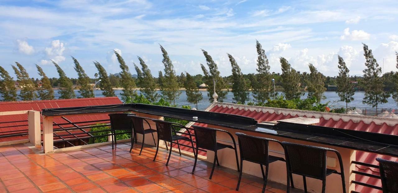 Kool Kampot Hotell Eksteriør bilde