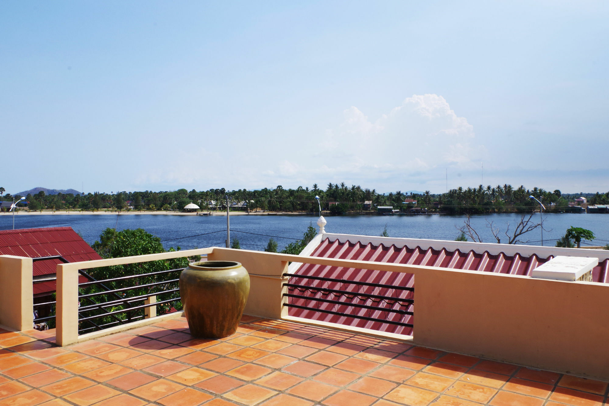 Kool Kampot Hotell Eksteriør bilde