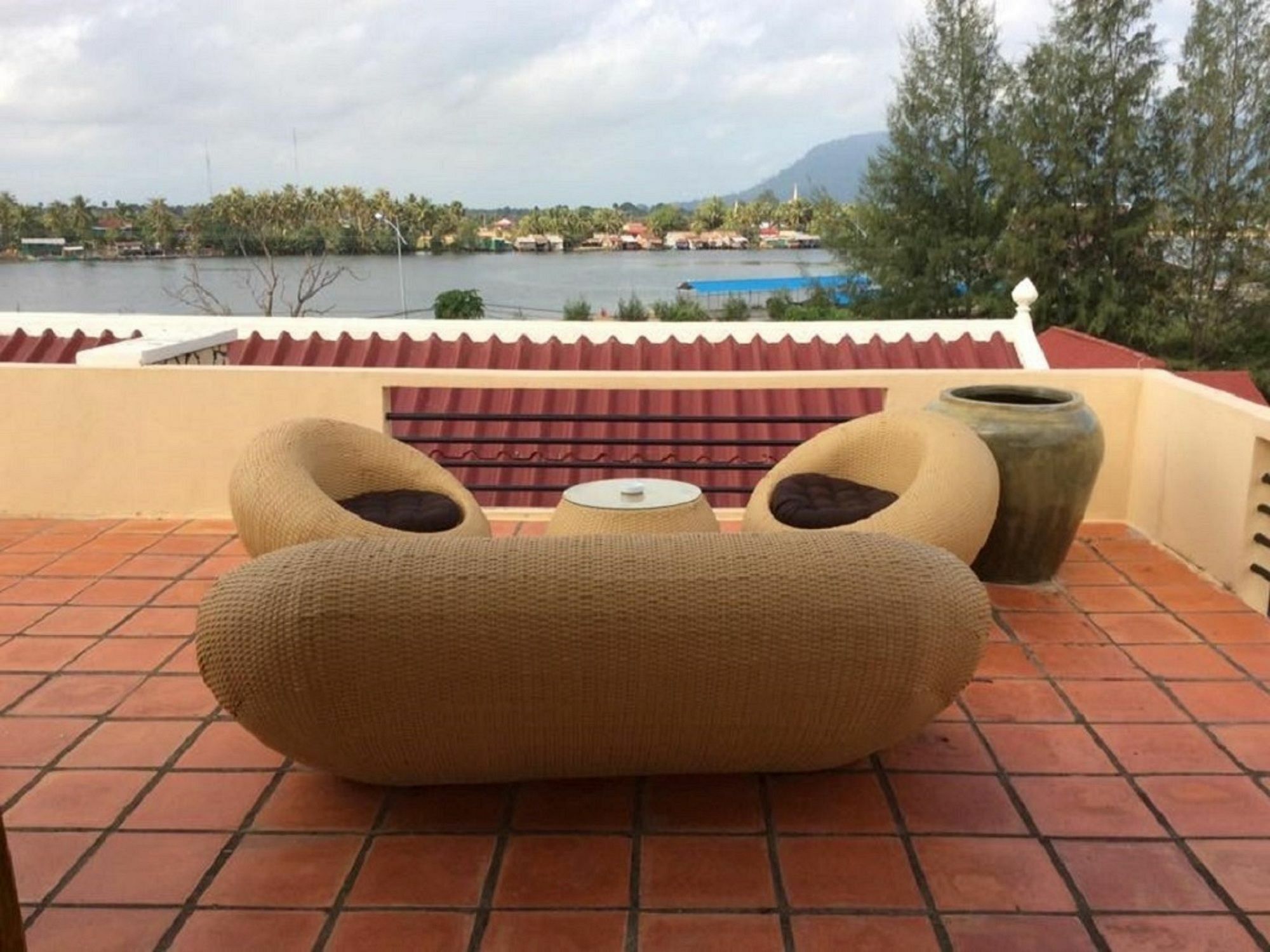 Kool Kampot Hotell Eksteriør bilde