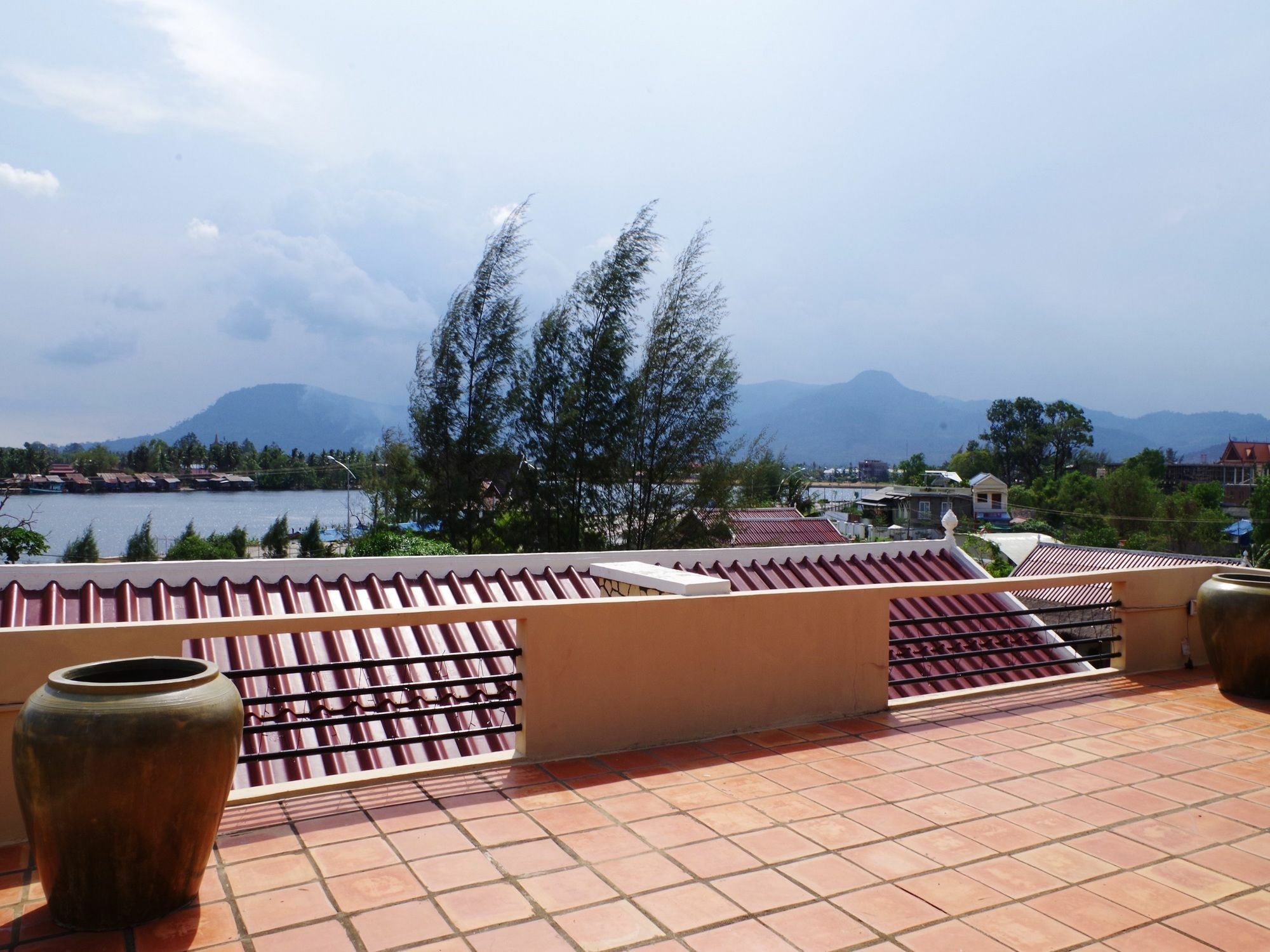 Kool Kampot Hotell Eksteriør bilde